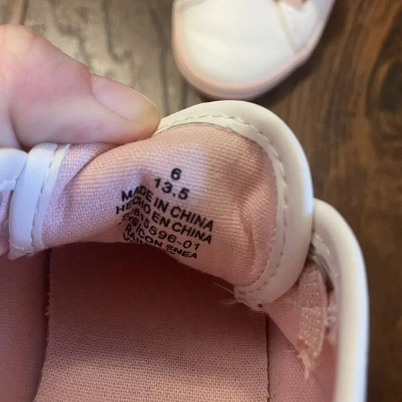 Old Navy 6 Infant White & Pink Rainbow Sneakers - Picture 5 of 6